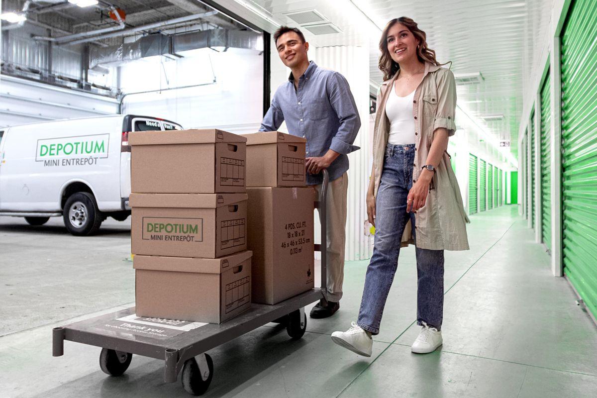 Couple using storage on Quebec moving day
