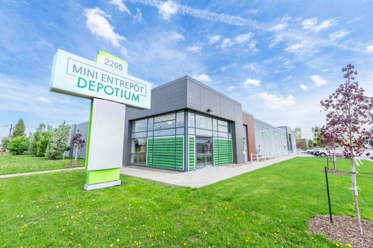 Street View - Depotium Mini Entrepôt - Laval Boul Industriel